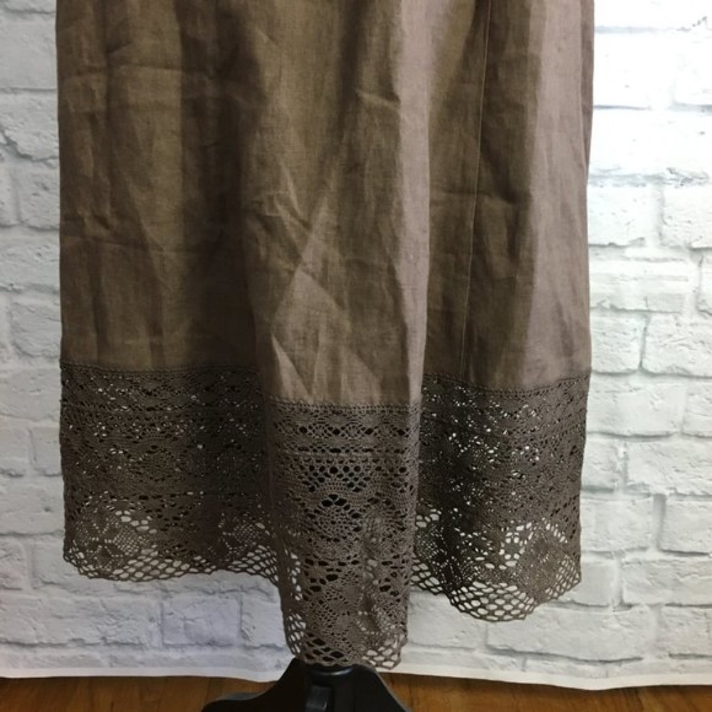 A Pea in the Pod Maternity Linen & Lace Dress - Picture 2 of 8